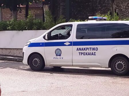 Трима арестувани в Гърция, отвлекли българка за слугиня