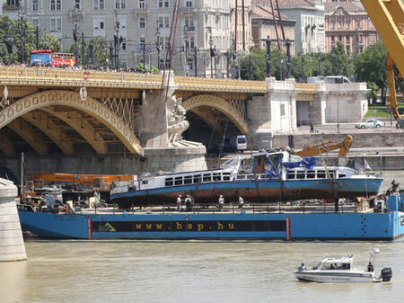 Двама загинаха при сблъсък на круизен кораб с лодка в Дунав