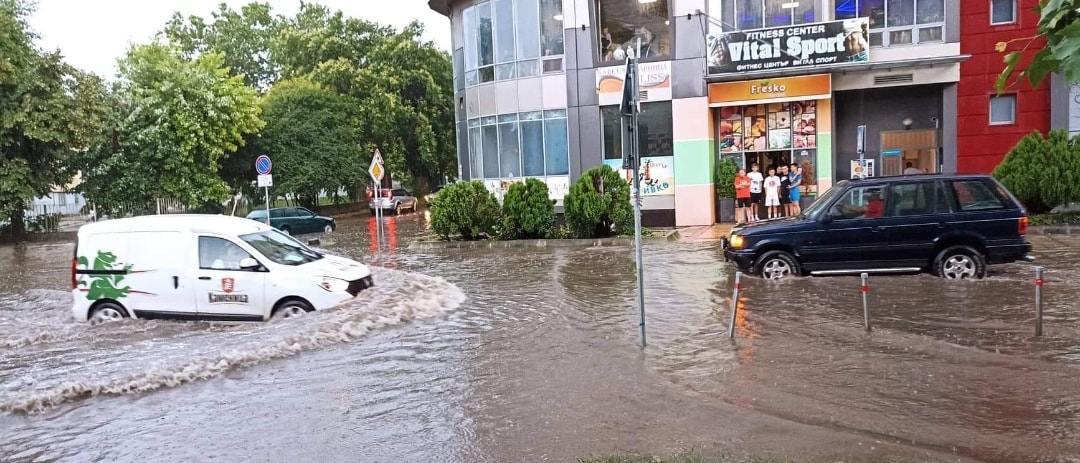 наводнени улици в Бургас