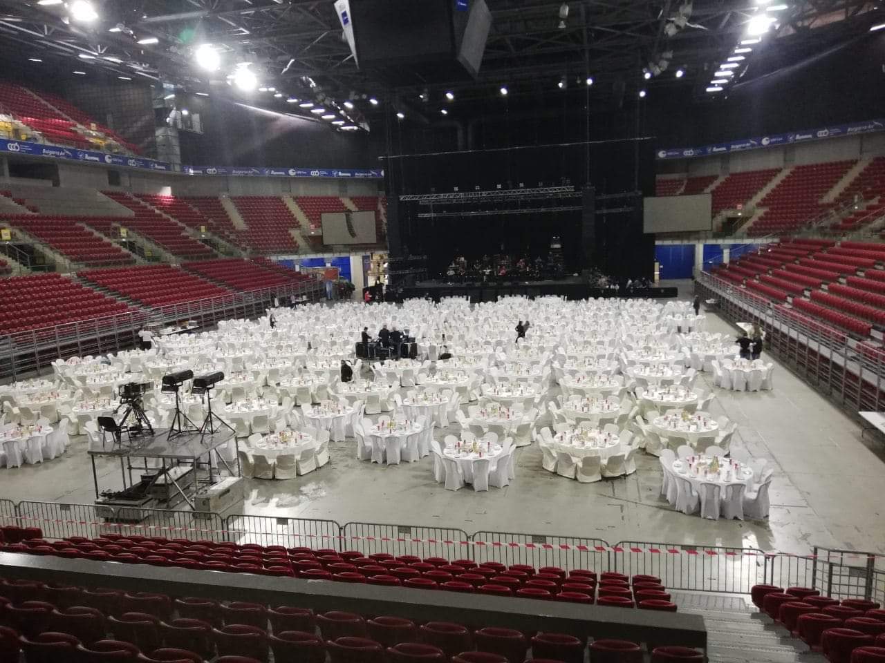 Василис Карас превърна в кръчма Арена Армеец