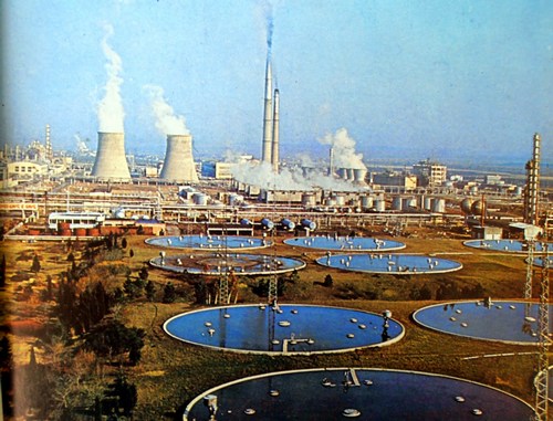 Резултат с изображение за нефтохимическият комбинат край Бургас.