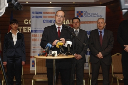 Яне си отива, отстъпва поста на Семов