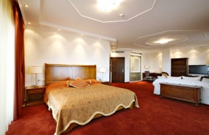 Гергов отмори в гранд-хотел „Поморие” за 305 евро на вечер