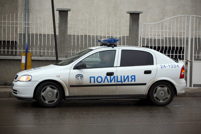 Товарна кола блъсна стрaнник в Карнобат