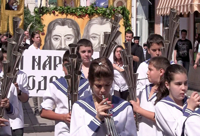 Невиждан 24 май в Бургас, кметът води многохилядно шествие