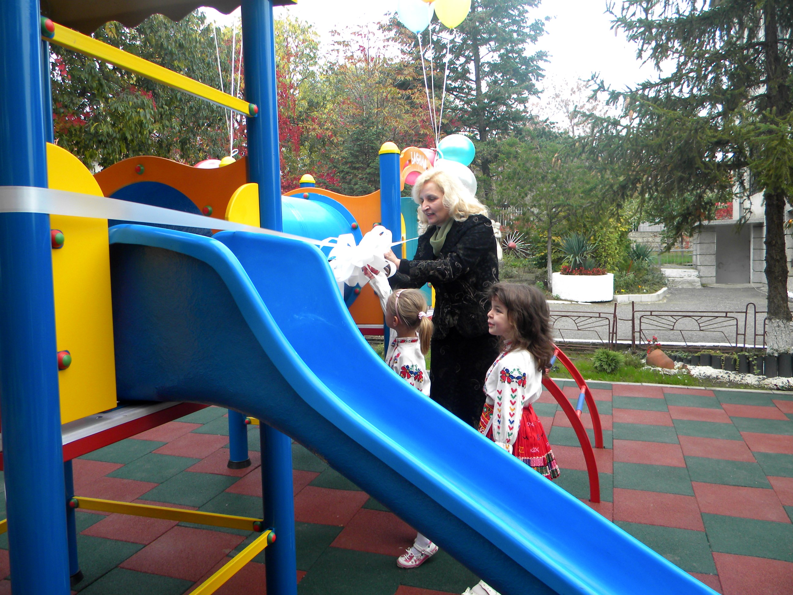 Нови площадки в детските градини на Айтос