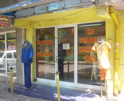 Крадец разигра екшън в центъра на Бургас, плаши с нож продавачка