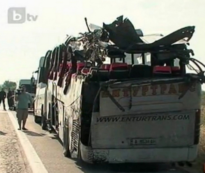 8 загинали, 2-ма в кома и 16 ранени при жестока катастрофа на автобус пътувал за Бургас