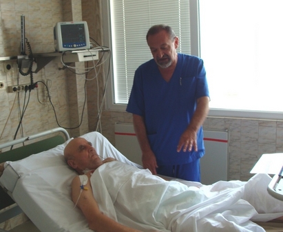Бургаски съдови хирурзи спасиха мъж с аневризма на коремната аорта