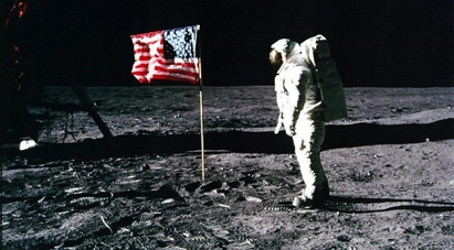Никой не иска късче от "лунното" американско знаме