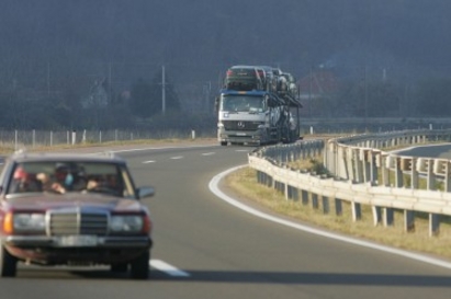 Българин увисна с камион над река в Сърбия