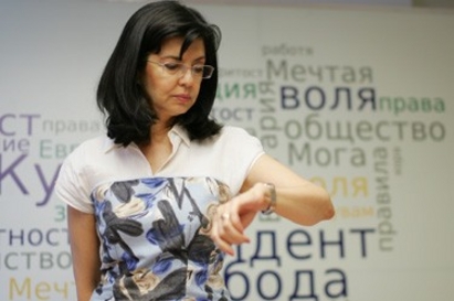 Кунева: Партиите знаят, че за тях бие камбаната