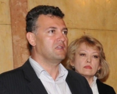 Валентин Николов: Прекъсваме депутатските ваканции при задълбочаване на кризата с "Лукойл"