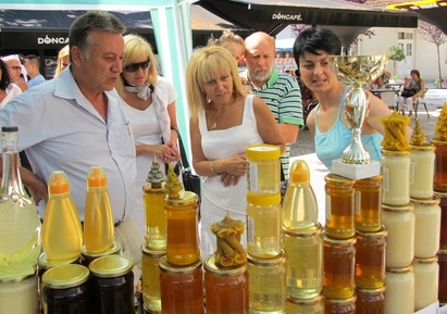 Учат пчелари как да усвояват еврофондове на Фестивала на мановия мед