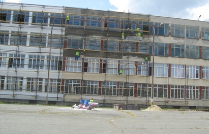 Обновяват сградата на училището в Долно Езерово
