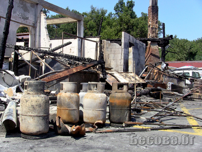 Десет газови бутилки взривиха къщата в Китен