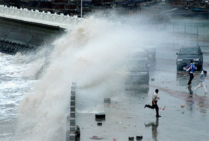 200 хиляди души евакуирани в Китай заради тайфуна Муйфа