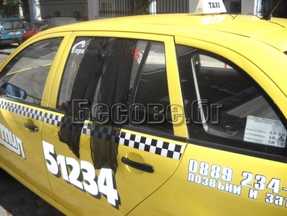 Такситата на „Стил” с траурни ленти за загиналия Георги