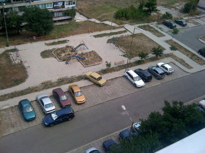 Кола без шофьор се движи из бургаския жк "Изгрев"