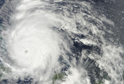 Девет са жертвите от урагана Айрийн, разтърсил САЩ