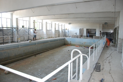 Ремонтират басейна в СОУ „Константин Петканов”