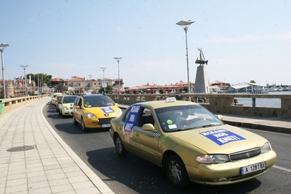 Таксиджиите на протест срещу несебърския кмет, бил корумпиран