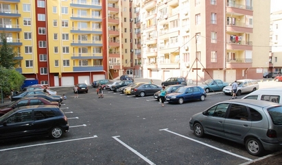 Жители на „Славейков” имат паркинг след 20 години чакане
