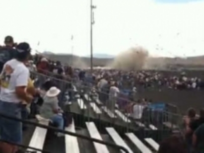 Самолет се разби върху зрители на авиошоу в Невада