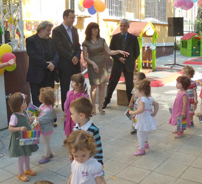 С  балони и едноминутно мълчание малчугани почетоха паметта на връстниците си