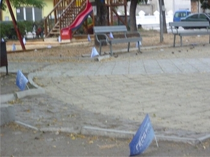 Младежите в Поморие маркираха предизборните градинки на Златанов