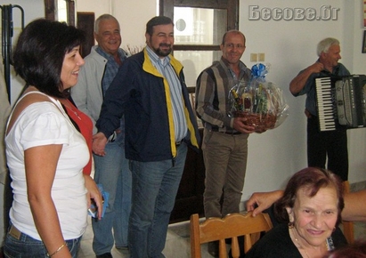 Германов с жест към пенсионерите в Приморско за празника им