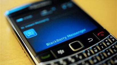 Милиони потребители на BlackBerry са без услуга вече трети ден
