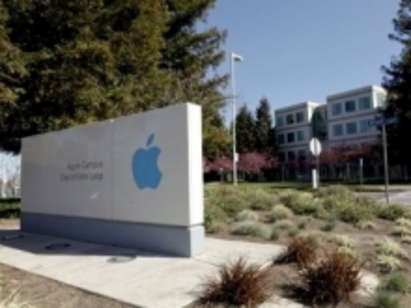 Акциите на Apple поставиха рекорд в първия ден от продажбите на iPhone 4S