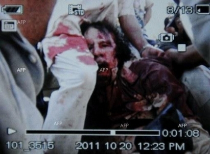 Вижте умиращия Муамар Кадафи (ВИДЕО)