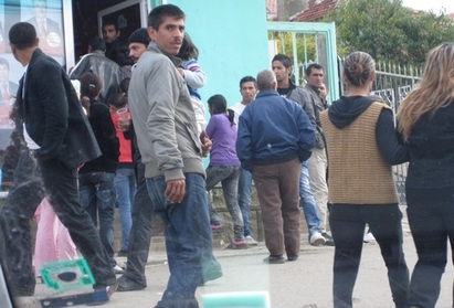 СДС скочи срещу Врабчев в Айтос, раздавал ваучери за храна на ромите