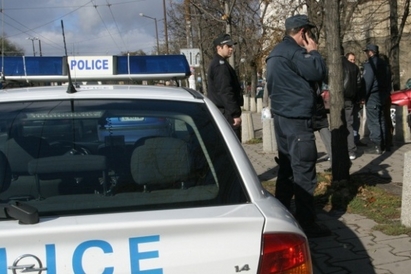 Обраха незаключено „Ауди А 6” в Бургас, 37-годишна олекна с 4 телефона, злато и 700 лева
