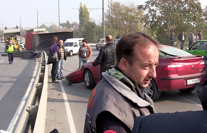 Тежка верижна катастрофа в к-с Меден Рудник, пътят за центъра е блокиран
