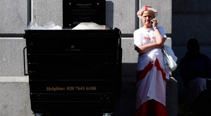 Втори британски министър хвърлял документи в кофа за боклук
