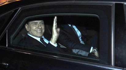 Берлускони се оттегли, Рим ликува и скандира "Клоун!"