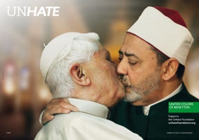 Бенетон изтегли шокиращ фотомонтаж с папата