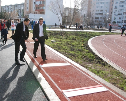 Модерен спортен комплекс замени олющения стадион в „Славейков”