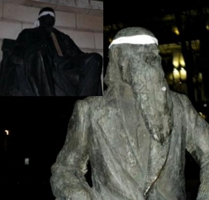 Софийските скулптури ослепяха заради фасадата на Silver Club в Бургас