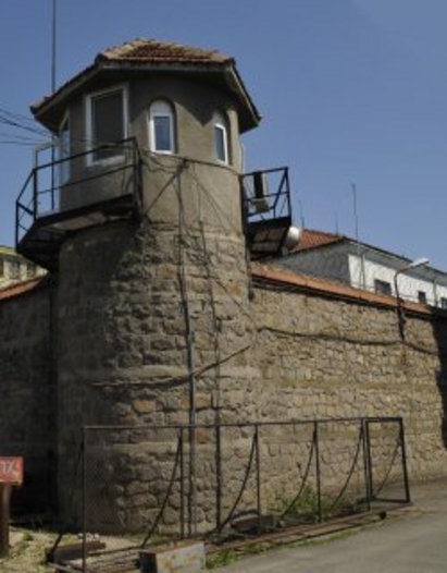 Служители на бургаския затвор задържани с подкуп