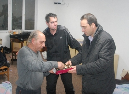 През Новата 2012 г. бургаският кмет се срещна първо с бездомните
