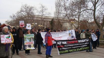 В Бургас само 50 души протестираха срещу добива на шистов газ