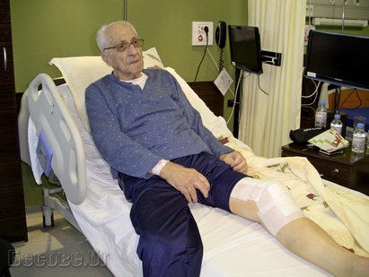 На 81 години доайенът на водното спасяване Д-р Андрей Найденов проходи с нова колянна става