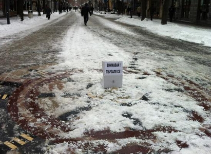 „Внимание! Пързаля се!” на пъпа на Бургас