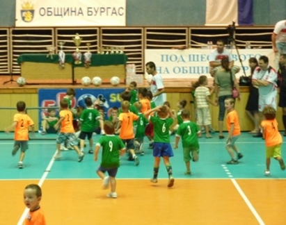 Малките футболисти от „Звездичка” ще играят в 4 турнира през 2012 г.