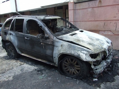 Джип Инфинити ФХ 45 горя в бургаския квартал "Изгрев"