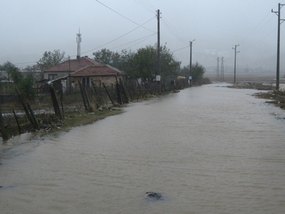 Сняг затрупва Руен, 10 села без ток и вода